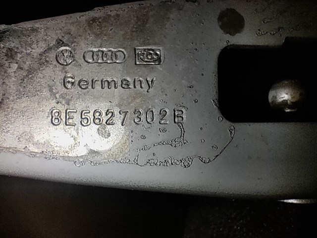 VAG 8E5827302B Петля крышки багажника в наличии Днепр