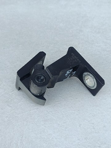 Петля задней двери, левой 8K0831401G VAG