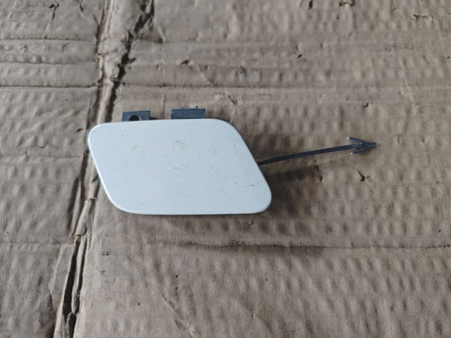 Заглушка бампера буксировочного крюка 8P0807241B VAG