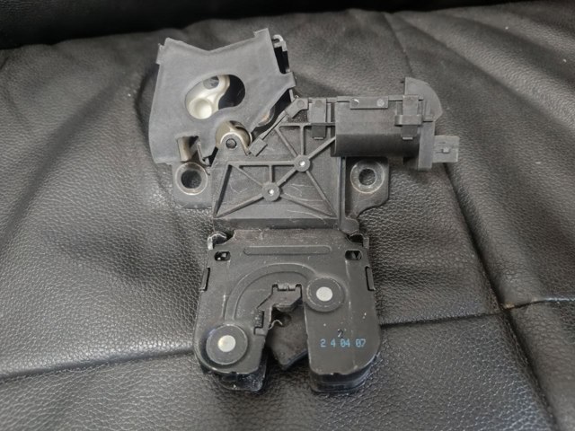 Замок крышки багажника 8P4827505C VAG