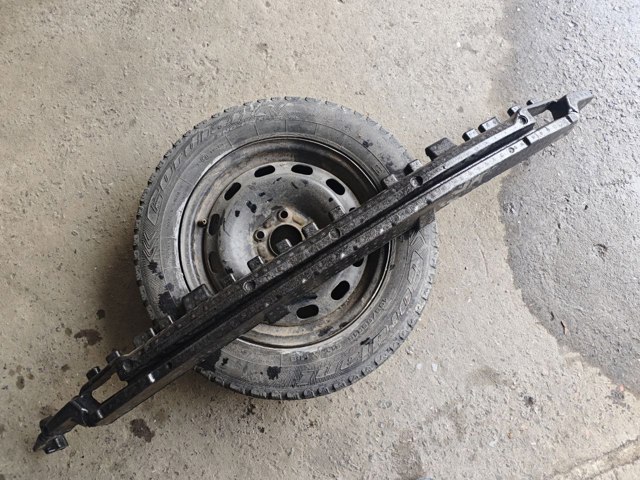 Наполнитель бампера переднего 8W0807550AA VAG