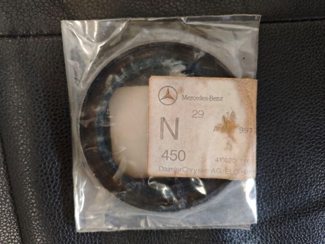 Сальник хвостовика редуктора A0179972647 MERCEDES