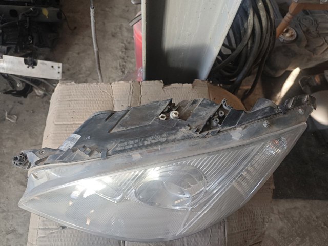 MERCEDES A2218200761 Левая фара в наличии Черновцы