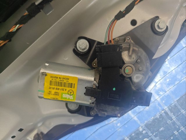 Моторчик заднего стеклоочистителя A2518200042 MERCEDES