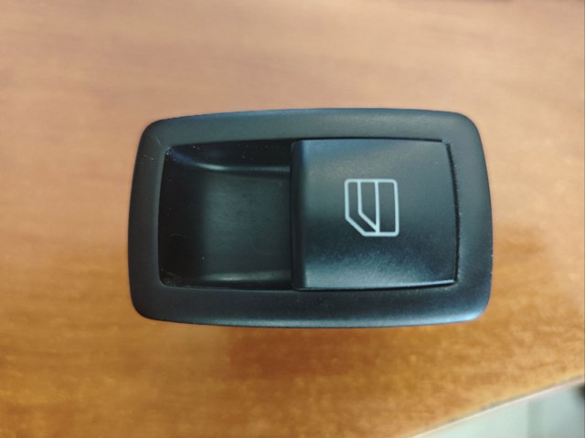 Кнопки переднего правого стекло подъёмника A2518200510 MERCEDES