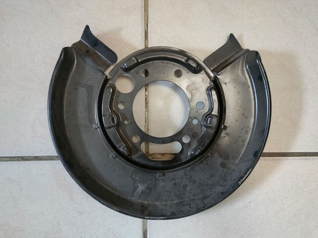 MERCEDES A4614230220 Защита тормозного диска заднего правая в наличии Ровно