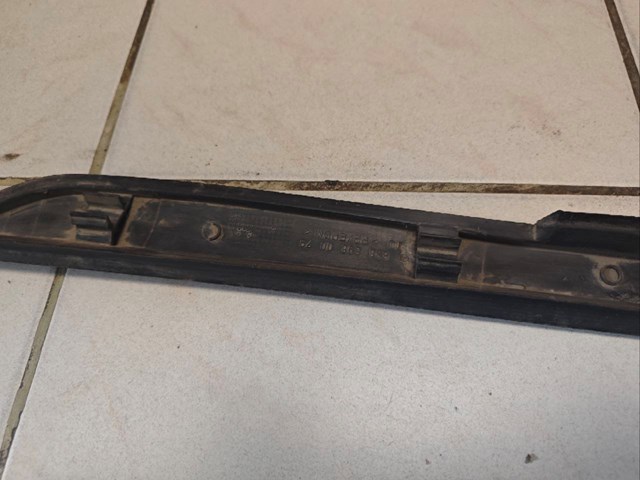 6386980079 MERCEDES Молдинг лобового стекла левый купить в Винница