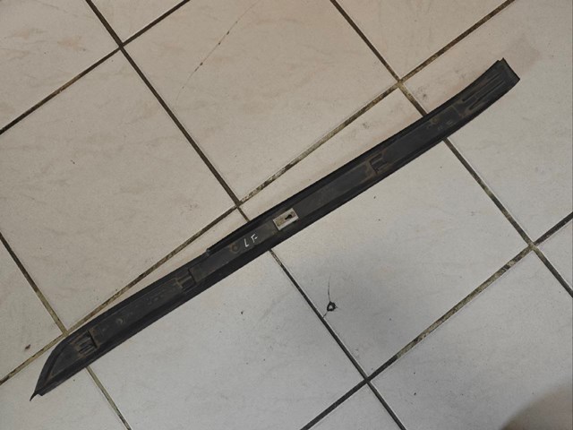 6386980079 MERCEDES Молдинг лобового стекла левый купить в Сумы