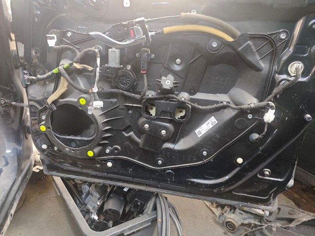 Мотор стеклоподъемника двери задней, правой BHN95858X MAZDA