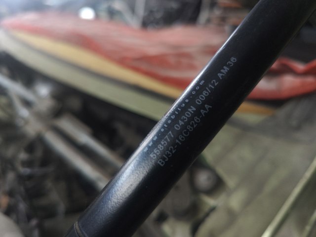 LAND ROVER BJ3216C826AA Амортизатор капота в наличии Одесса