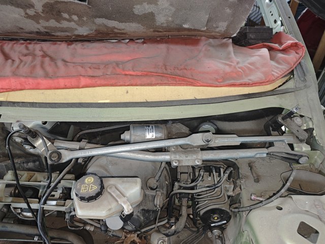 Трапеция стеклоочистителя LR024224 LAND ROVER