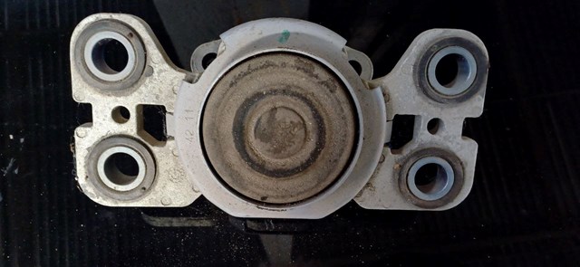 Опора КПП LR024738 LAND ROVER