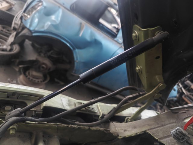 LAND ROVER LR025400 Амортизатор капота в наличии Сумы