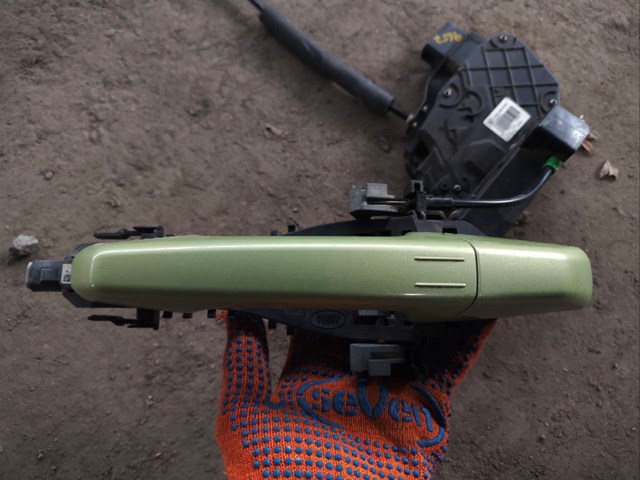 Держатель наружной ручки двери, передней правой LR025540 LAND ROVER