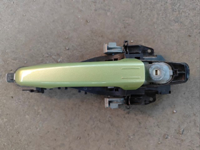 Держатель наружной ручки двери, передней левой LR025541 LAND ROVER