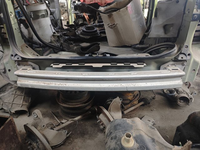 Балка бампера заднего LR026327 LAND ROVER