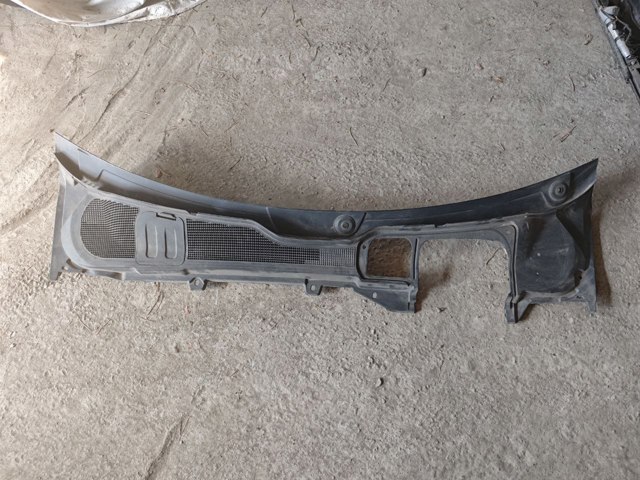 Водосток лобового стекла, жабо LR027199 LAND ROVER