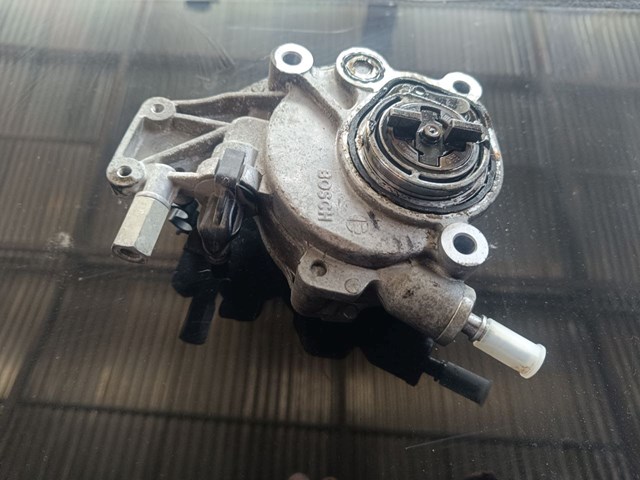 Насос вакуумный LR037627 LAND ROVER