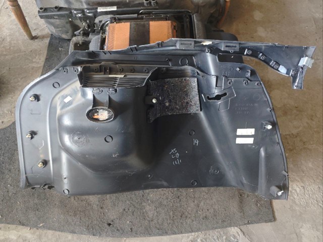 LR041472 LAND ROVER Облицовка багажного отсека правая купить в Житомир