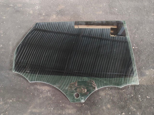 Стекло задней правой двери LR044529 LAND ROVER