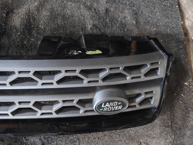 LR061221 LAND ROVER Решетка радиатора купить в Сумы