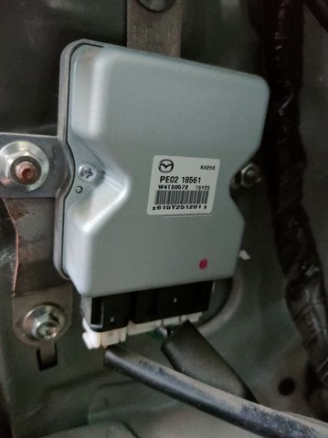 Блок управления топливного насоса PE0218561 MAZDA