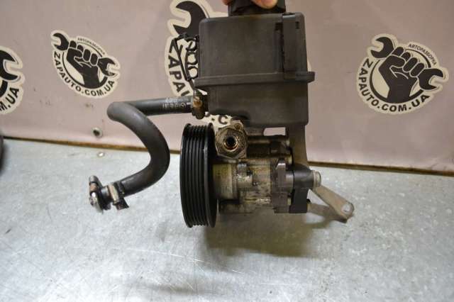 Насос гидроусилителя механизма рулевого управления 0064667801 MERCEDES