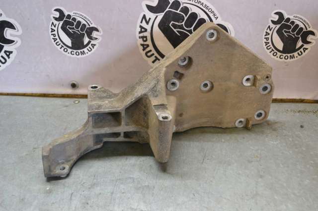 Кронштейн компрессора кондиционера 11910EB300 NISSAN