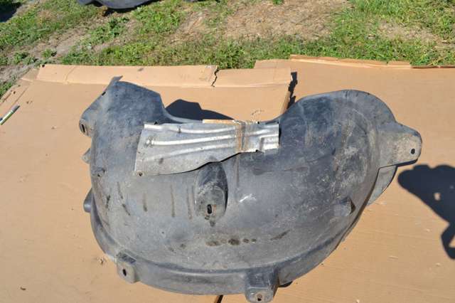 Подкрылок передний правый 1638840622 MERCEDES