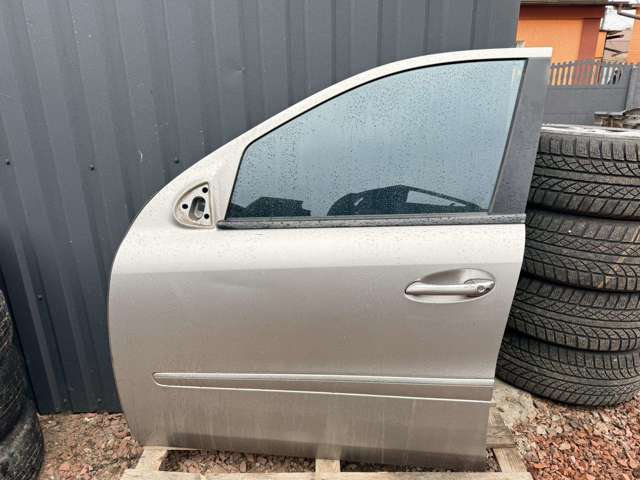 Двери кабины 1647200905 MERCEDES