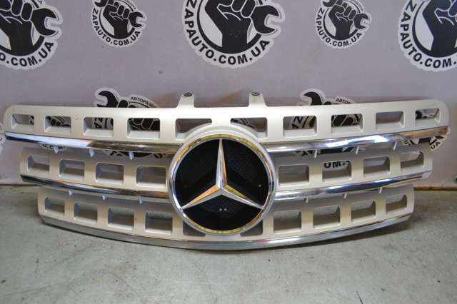 Решетка радиатора 1648801985 MERCEDES