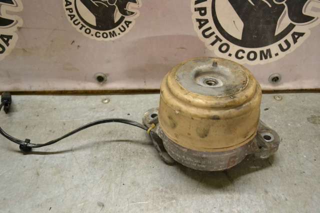 Опора двигателя 2042403717 MERCEDES