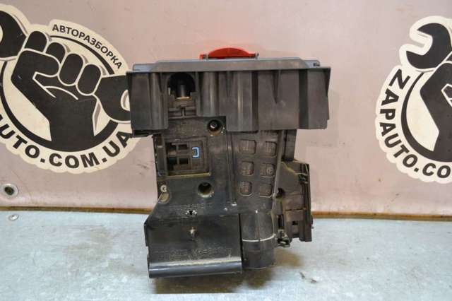 Коробка предохранителей 2045403650 MERCEDES