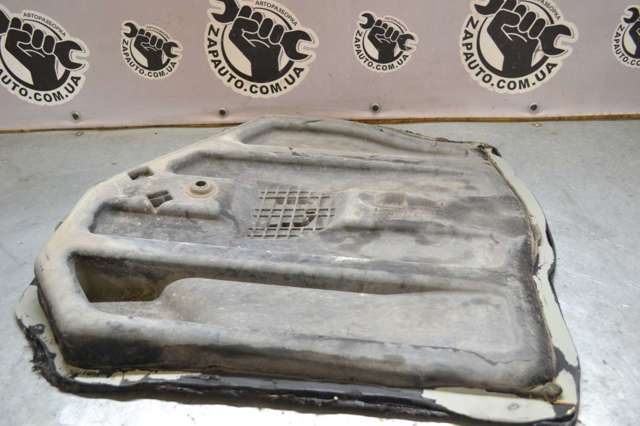 Ниша запасного колеса 2046100575 MERCEDES