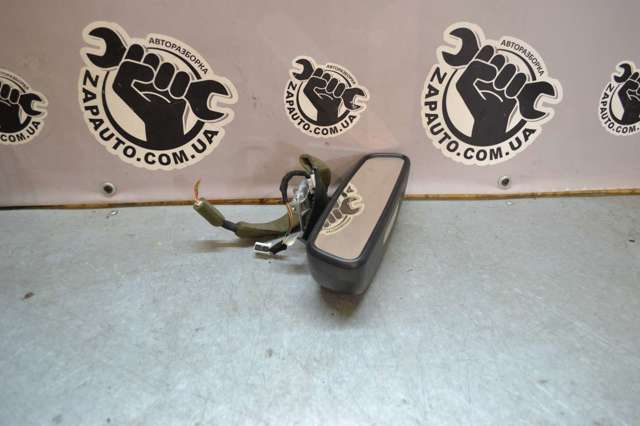 Зеркало заднего вида в салоне Mercedes E