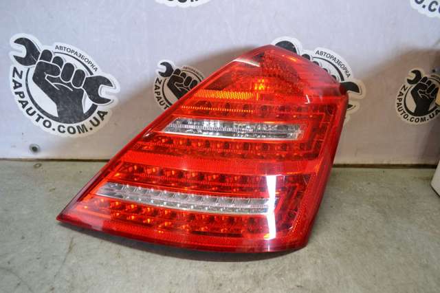 Фонарь задний правый 2218201464 MERCEDES