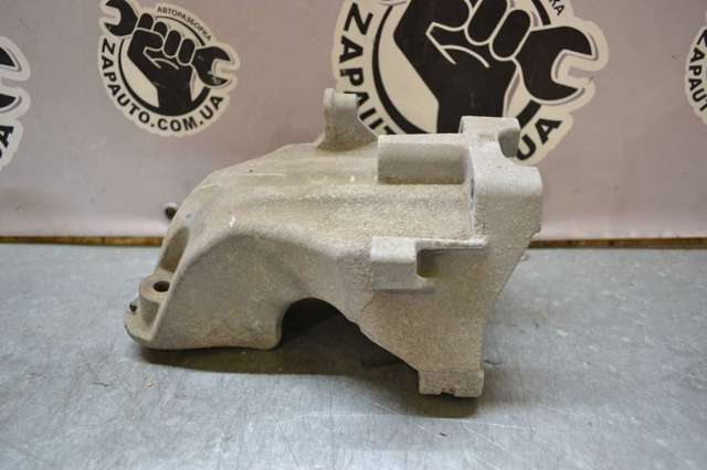 Кронштейн подушки (опоры) двигателя, левой 6512234204 MERCEDES
