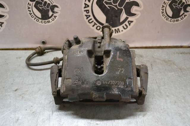 Скоба переднего суппорта A0004202415 MERCEDES