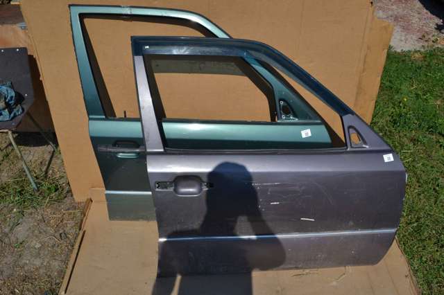 Пассажирская передняя дверь A1247202605 MERCEDES