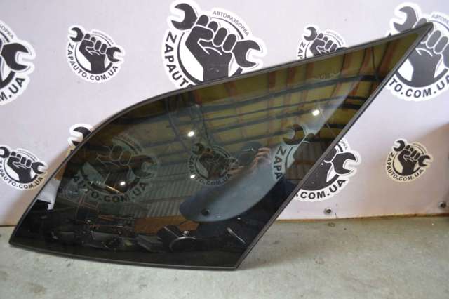 Стекло багажника, левое A1646700111 MERCEDES