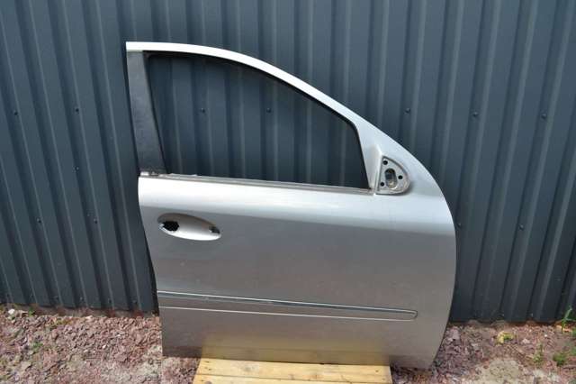 Пассажирская передняя дверь A1647201005 MERCEDES