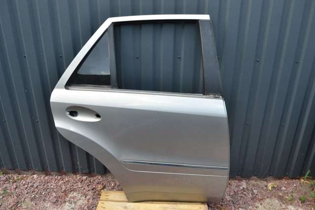 Задняя правая дверь A1647300805 MERCEDES