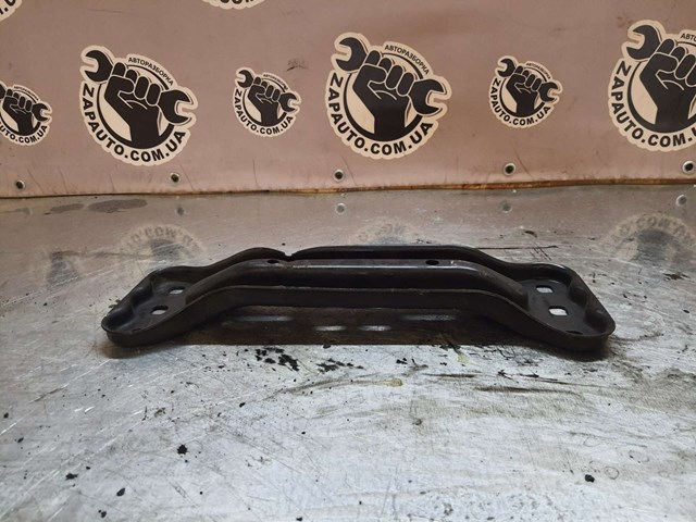 Крепление коробки передач A2042420501 MERCEDES