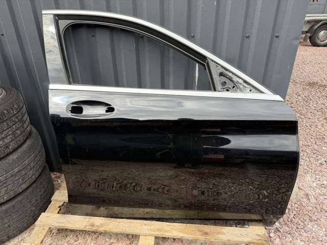 Пассажирская передняя дверь A2057200205 MERCEDES