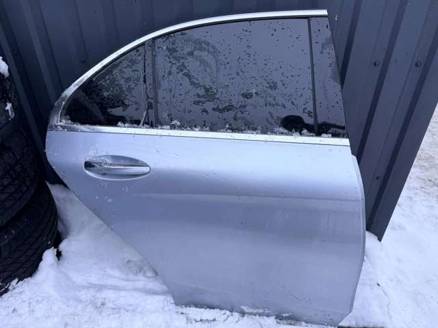 Задняя правая дверь A2057300205 MERCEDES