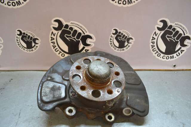 Кулак поворотный передний правый A2123320800 MERCEDES