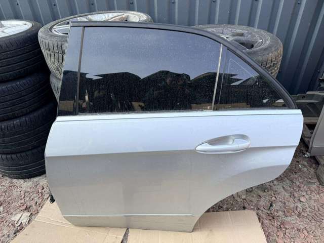 Задняя левая дверь A2127300105 MERCEDES