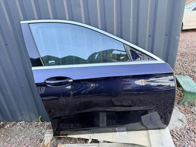 Пассажирская передняя дверь A2137200205 MERCEDES