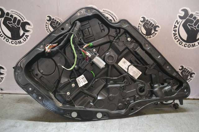 Стеклоподъемник задней правой двери A2137306805 MERCEDES