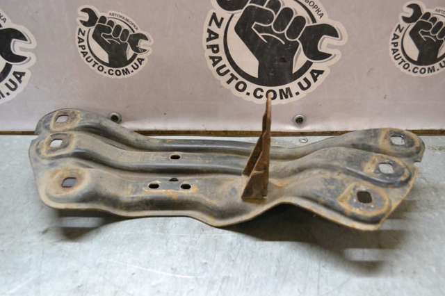 Кронштейн подушки коробки передач A2202421401 MERCEDES